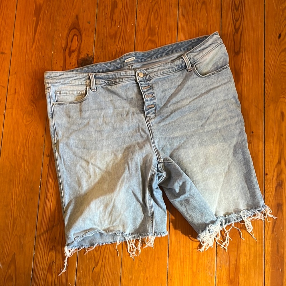 Old Navy high-waisted 7-inch inseam cut-off shorts
